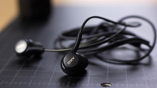 Tai nghe AKG của công nghệ âm thanh Audio by Harman